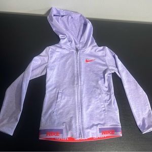 NIKE DRI-FIT LAVENDER GIRL LIGHT SWEATER